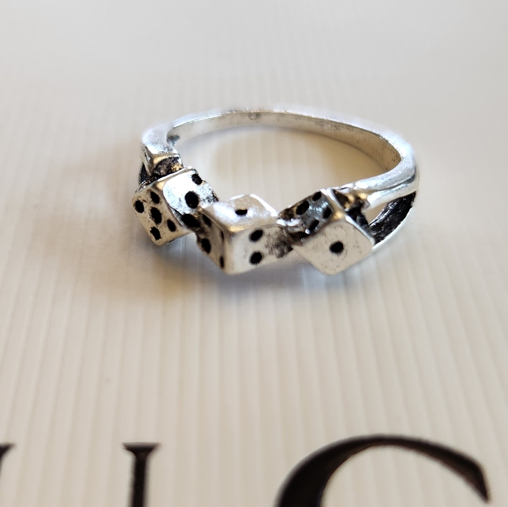 🔷️ Silver Vintage Style Dice Ststement Ring Size 9 NWT